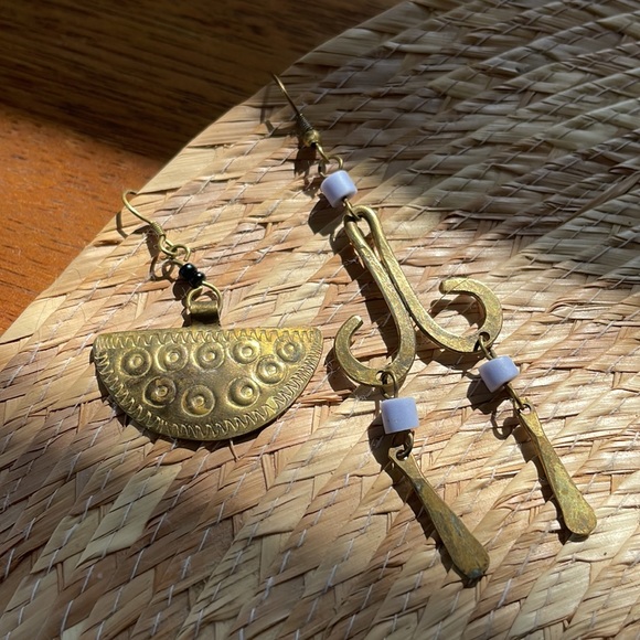 Jewelry - 🔥 3 FOR $20 🔥 Unique, mix-matched brass earrings with bead accents